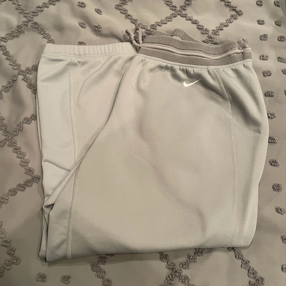 Women’s Nike capris size L